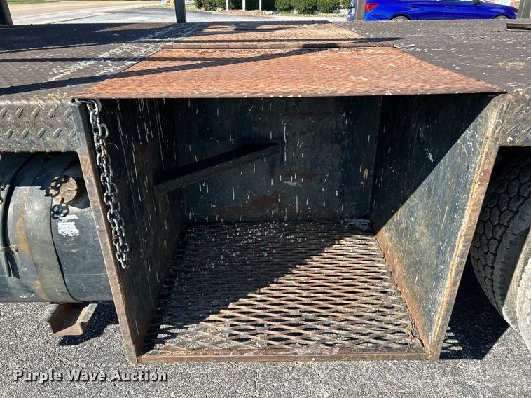 image for item NR9335 2000 Chevrolet T6500  flatbed truck