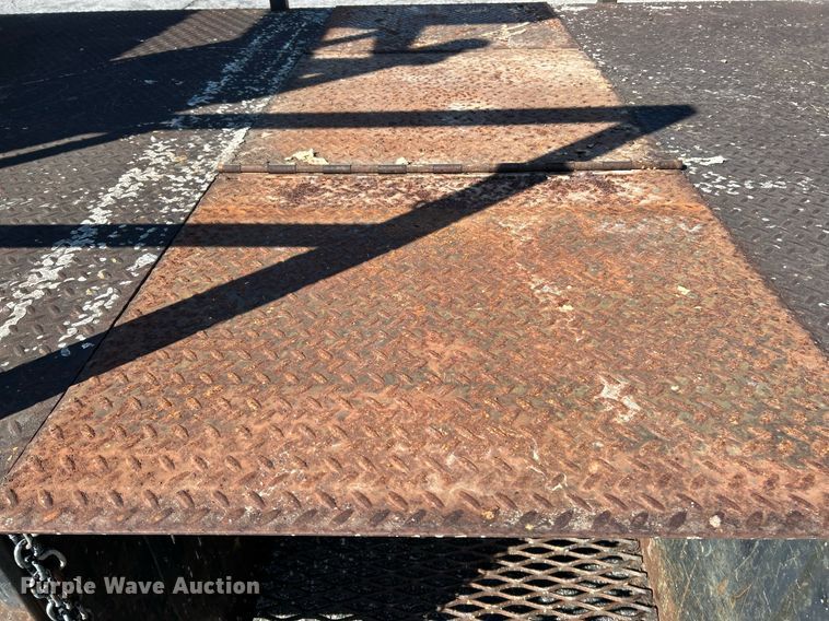 image for item NR9335 2000 Chevrolet T6500  flatbed truck