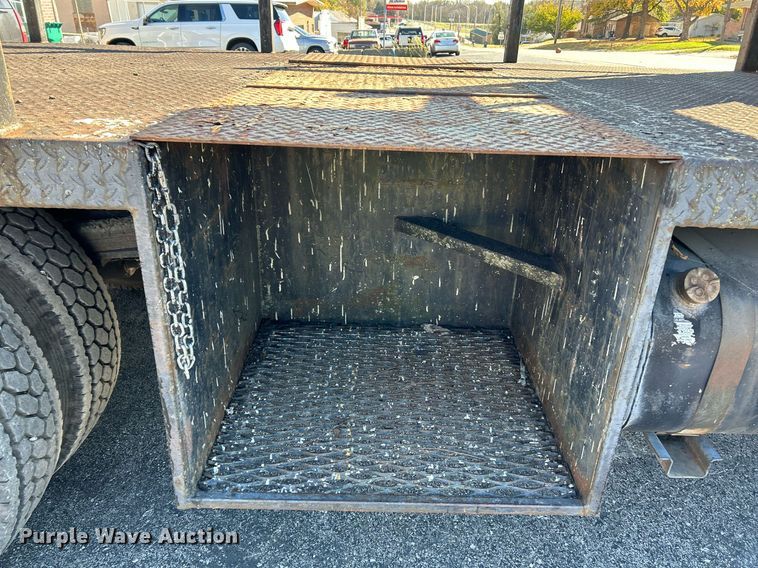 image for item NR9335 2000 Chevrolet T6500  flatbed truck