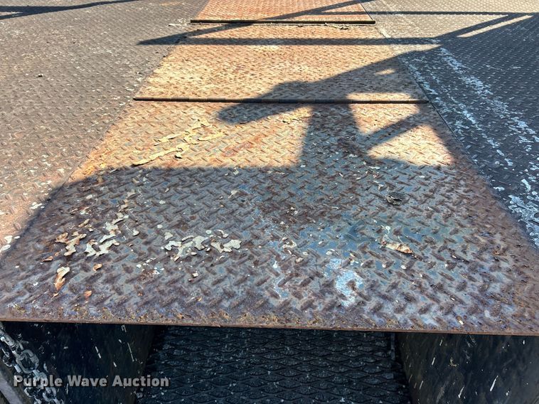 image for item NR9335 2000 Chevrolet T6500  flatbed truck