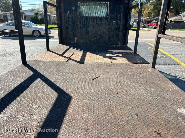 image for item NR9335 2000 Chevrolet T6500  flatbed truck