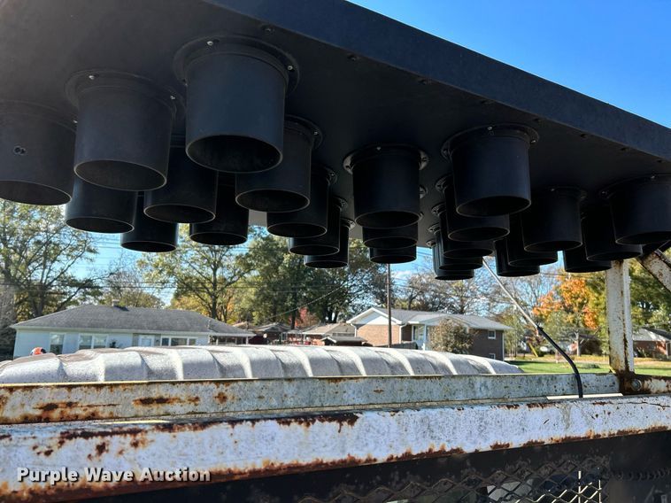 image for item NR9335 2000 Chevrolet T6500  flatbed truck