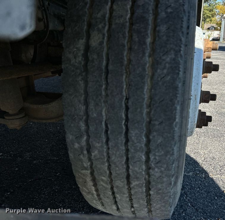 image for item NR9335 2000 Chevrolet T6500  flatbed truck