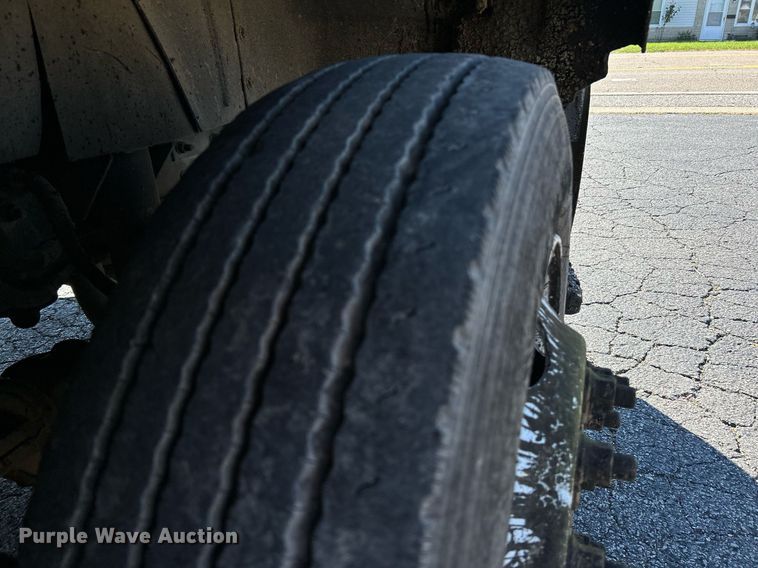 image for item NR9335 2000 Chevrolet T6500  flatbed truck