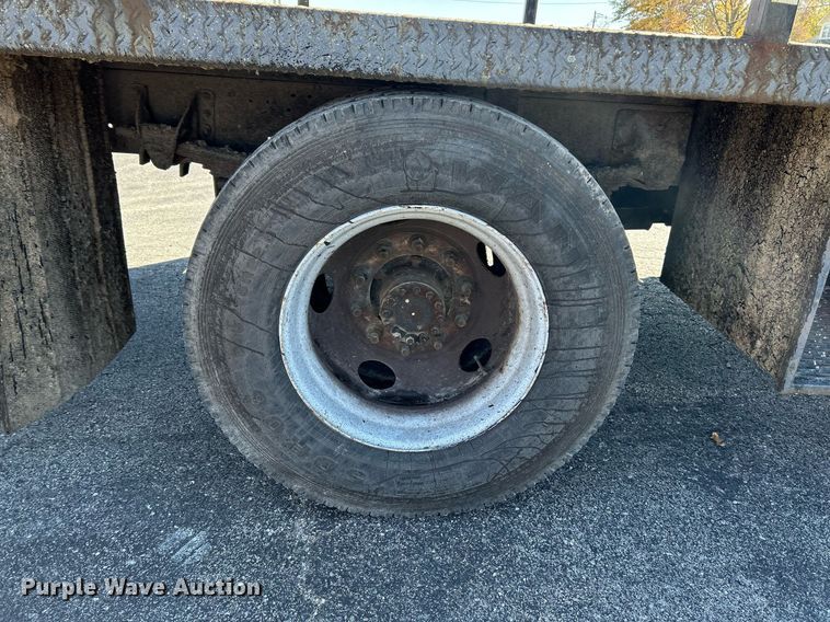 image for item NR9335 2000 Chevrolet T6500  flatbed truck