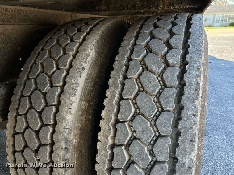 image for item NR9335 2000 Chevrolet T6500  flatbed truck