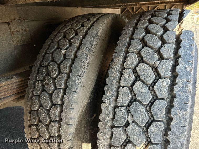 image for item NR9335 2000 Chevrolet T6500  flatbed truck