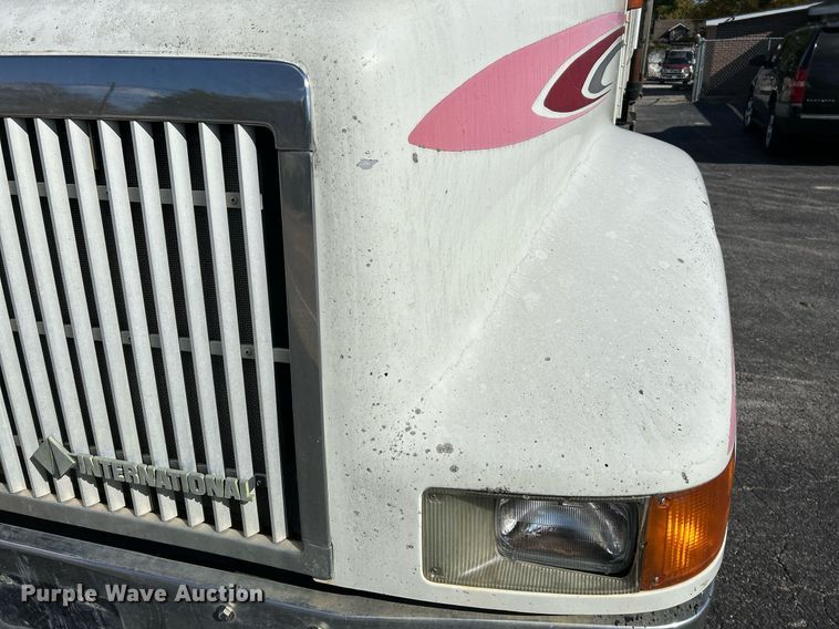 image for item NR9337 1993 International 9400  flatbed truck