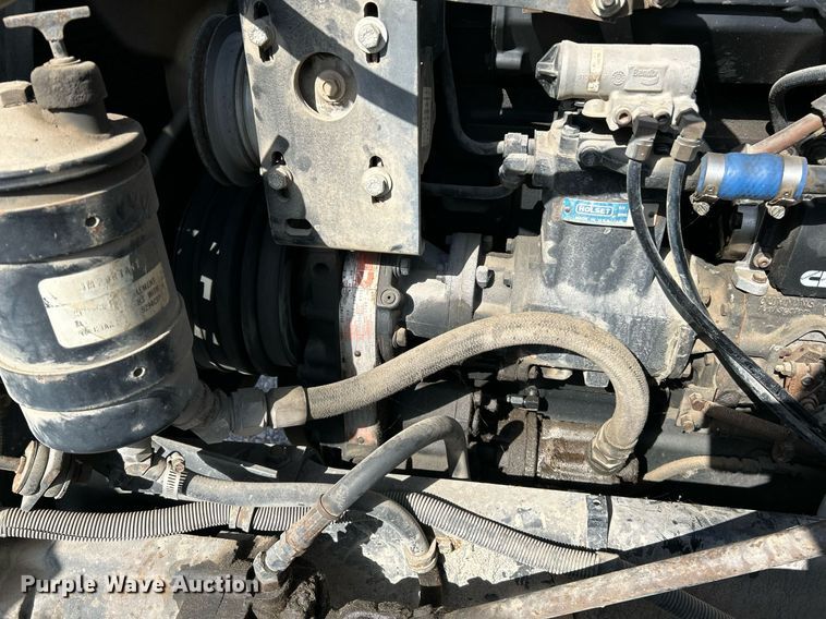 image for item NR9337 1993 International 9400  flatbed truck