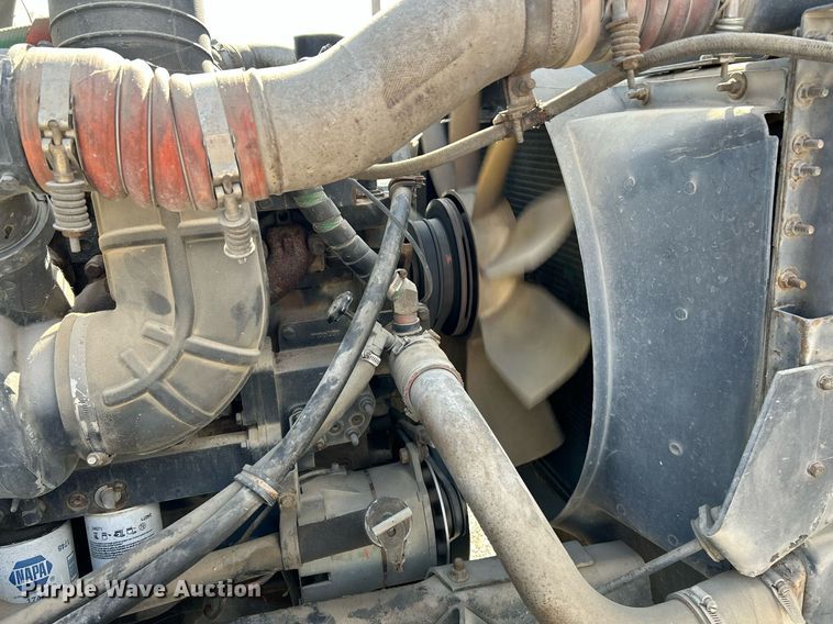 image for item NR9337 1993 International 9400  flatbed truck