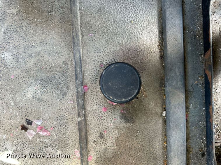 image for item NR9337 1993 International 9400  flatbed truck