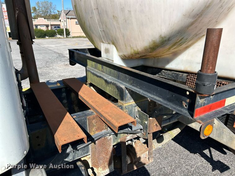 image for item NR9337 1993 International 9400  flatbed truck