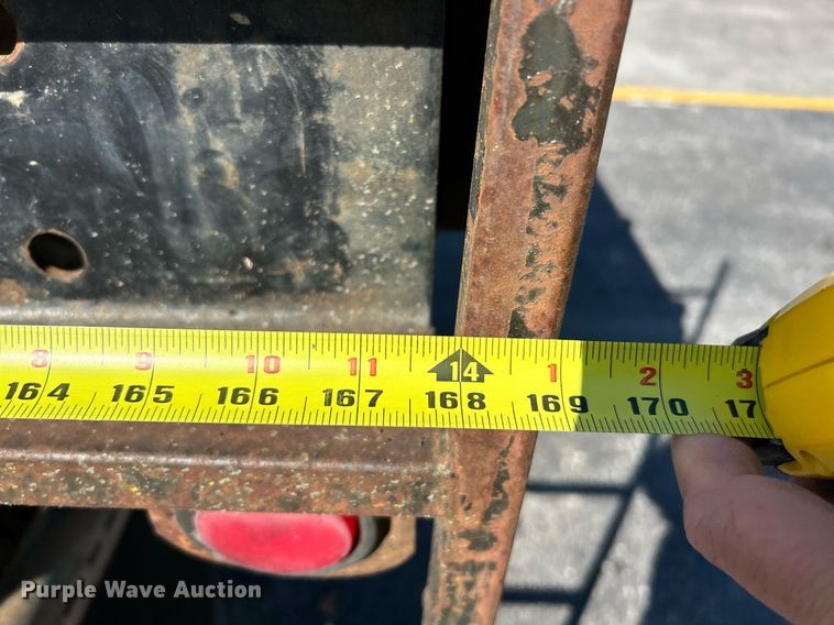 image for item NR9337 1993 International 9400  flatbed truck