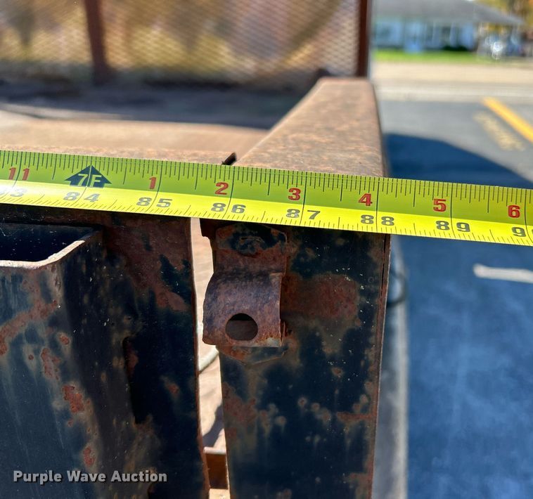 image for item NR9337 1993 International 9400  flatbed truck