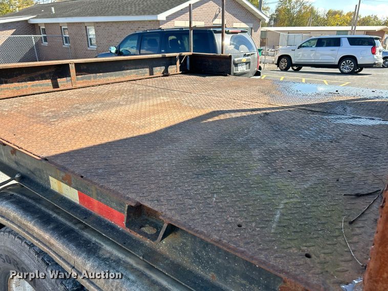 image for item NR9337 1993 International 9400  flatbed truck