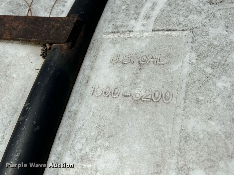 image for item NR9337 1993 International 9400  flatbed truck