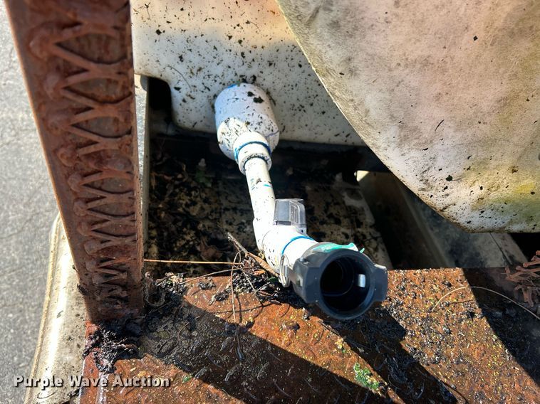 image for item NR9337 1993 International 9400  flatbed truck