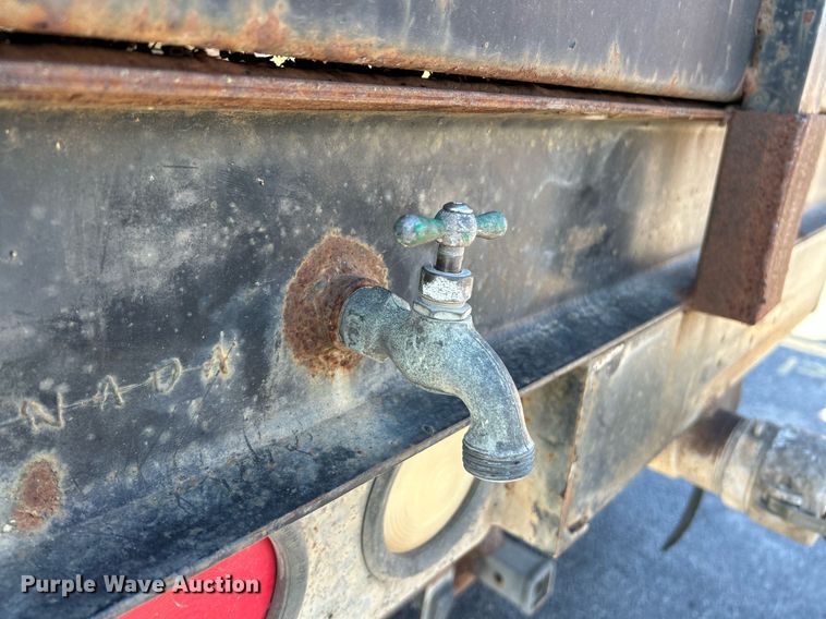 image for item NR9337 1993 International 9400  flatbed truck