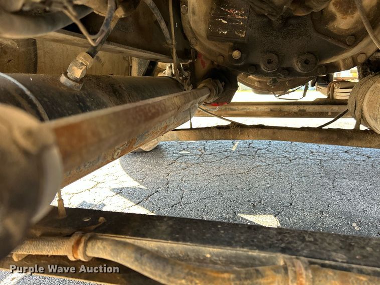 image for item NR9337 1993 International 9400  flatbed truck