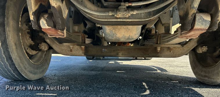 image for item NR9337 1993 International 9400  flatbed truck