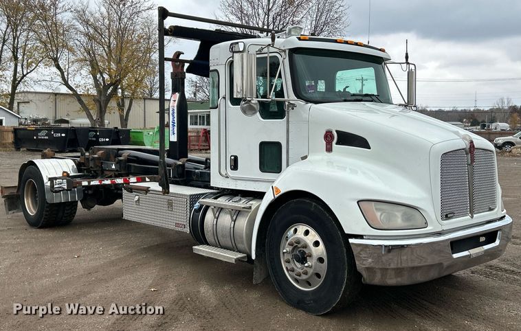 image for item NR9475 2014 Kenworth T370  rollback truck