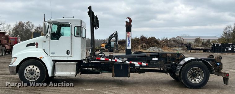 image for item NR9475 2014 Kenworth T370  rollback truck