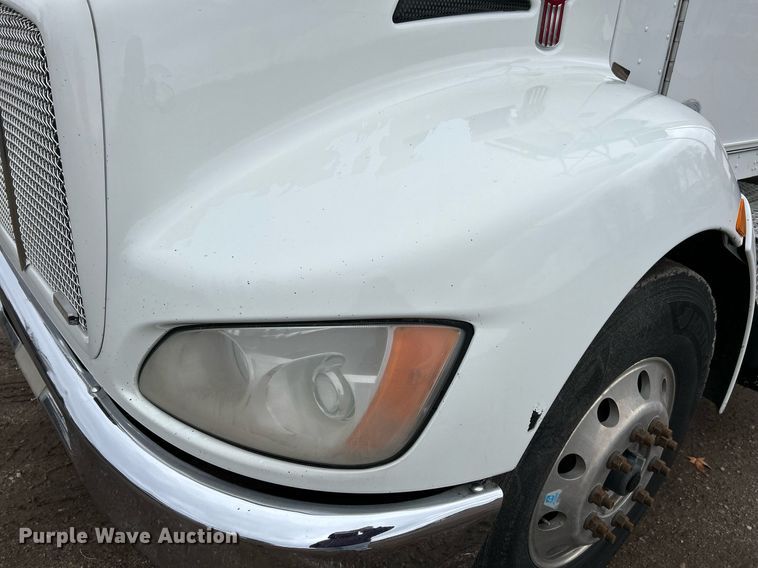 image for item NR9475 2014 Kenworth T370  rollback truck