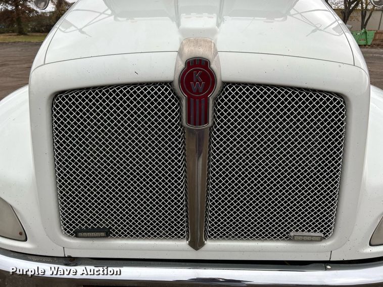 image for item NR9475 2014 Kenworth T370  rollback truck