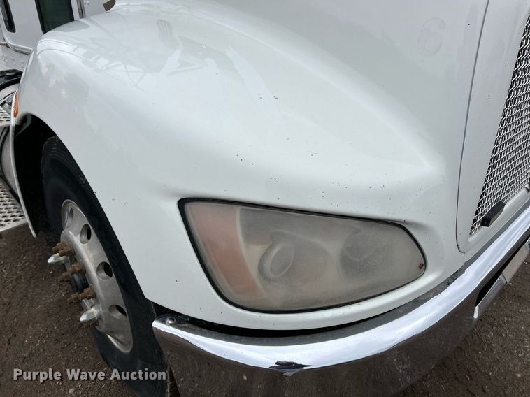 image for item NR9475 2014 Kenworth T370  rollback truck