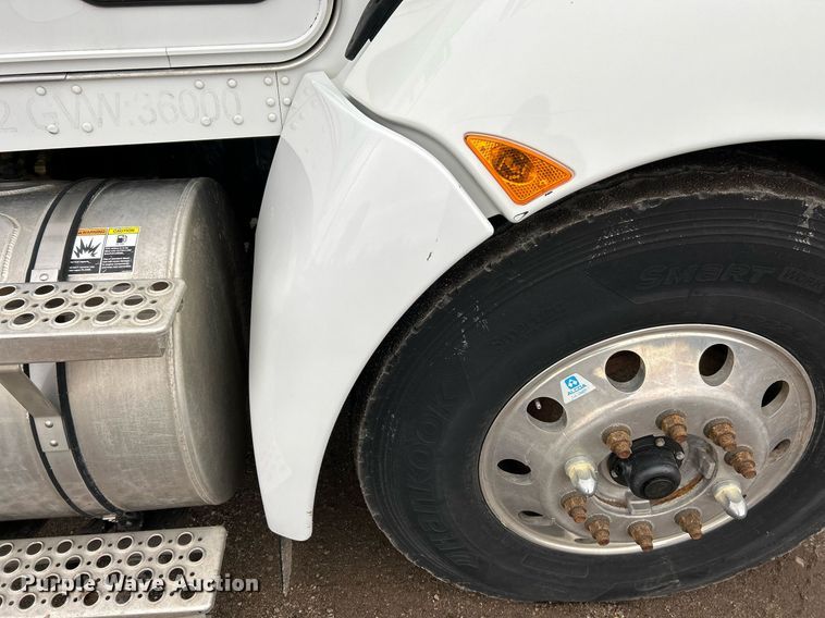 image for item NR9475 2014 Kenworth T370  rollback truck