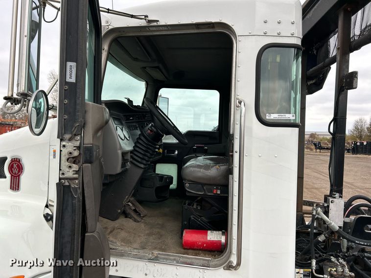 image for item NR9475 2014 Kenworth T370  rollback truck