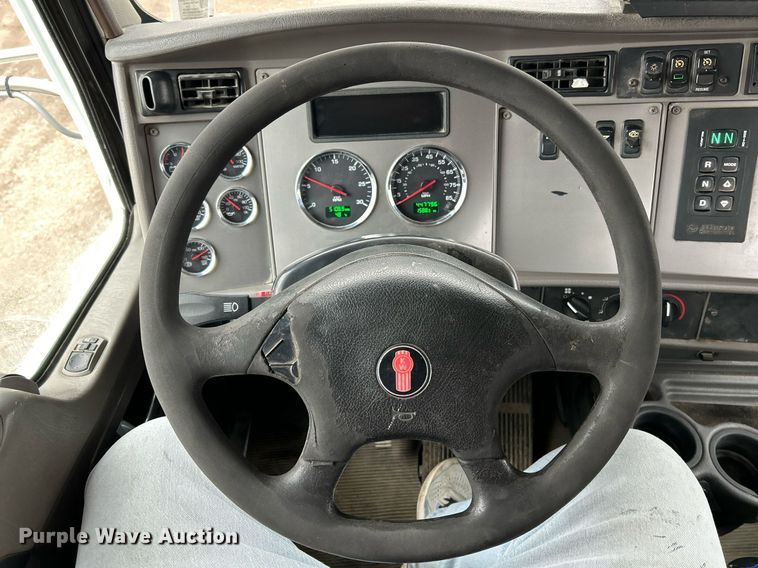 image for item NR9475 2014 Kenworth T370  rollback truck