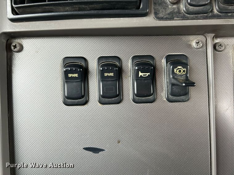 image for item NR9475 2014 Kenworth T370  rollback truck