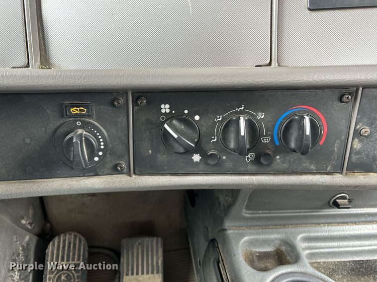 image for item NR9475 2014 Kenworth T370  rollback truck