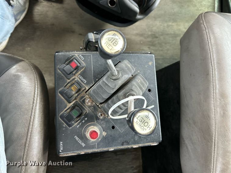 image for item NR9475 2014 Kenworth T370  rollback truck