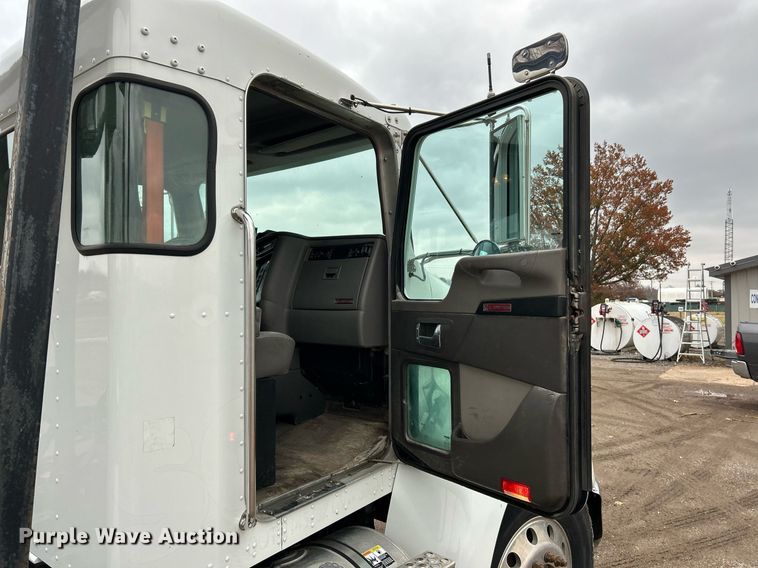 image for item NR9475 2014 Kenworth T370  rollback truck