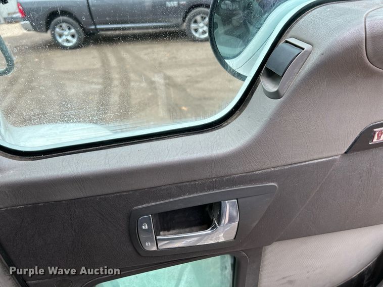 image for item NR9475 2014 Kenworth T370  rollback truck