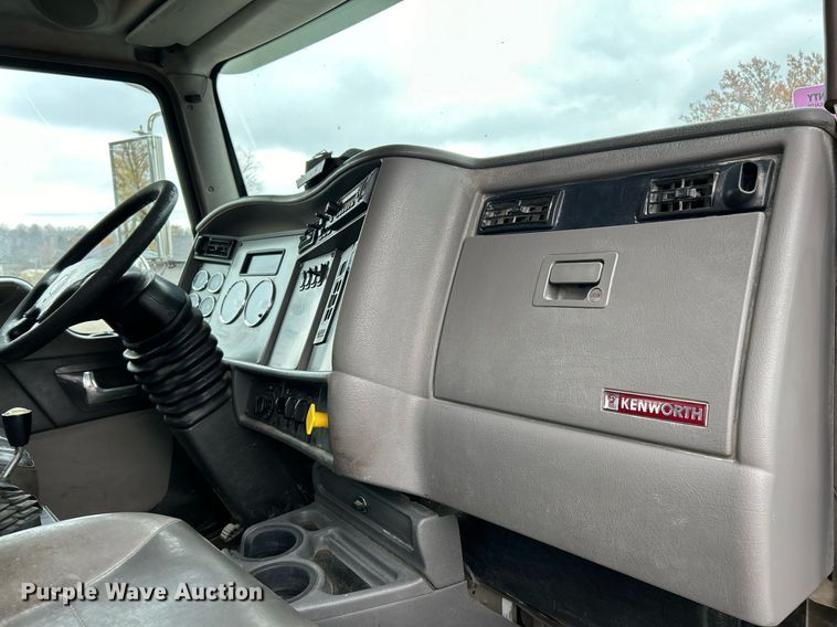 image for item NR9475 2014 Kenworth T370  rollback truck