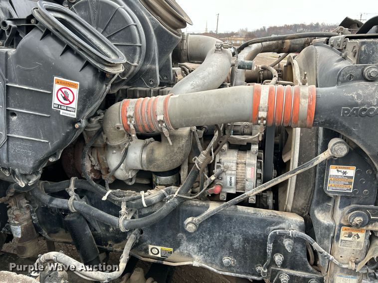 image for item NR9475 2014 Kenworth T370  rollback truck