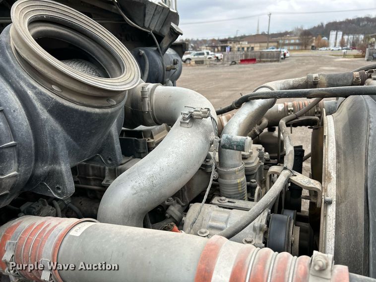 image for item NR9475 2014 Kenworth T370  rollback truck