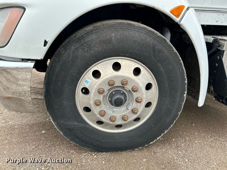 image for item NR9475 2014 Kenworth T370  rollback truck