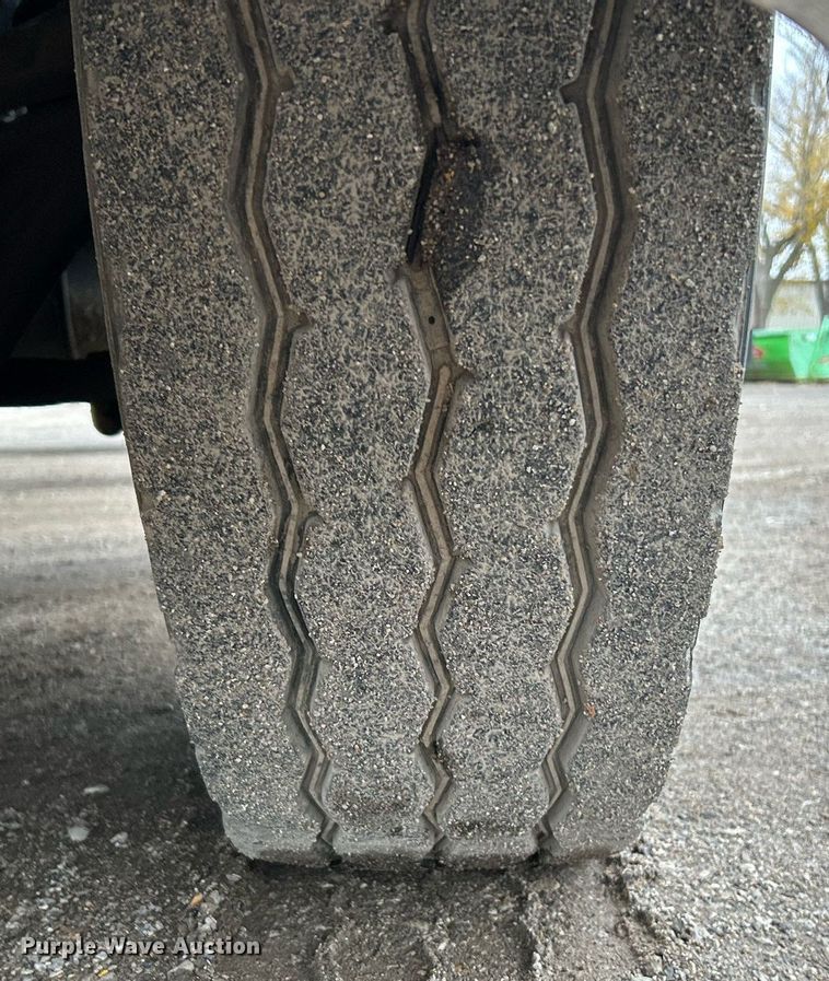 image for item NR9475 2014 Kenworth T370  rollback truck