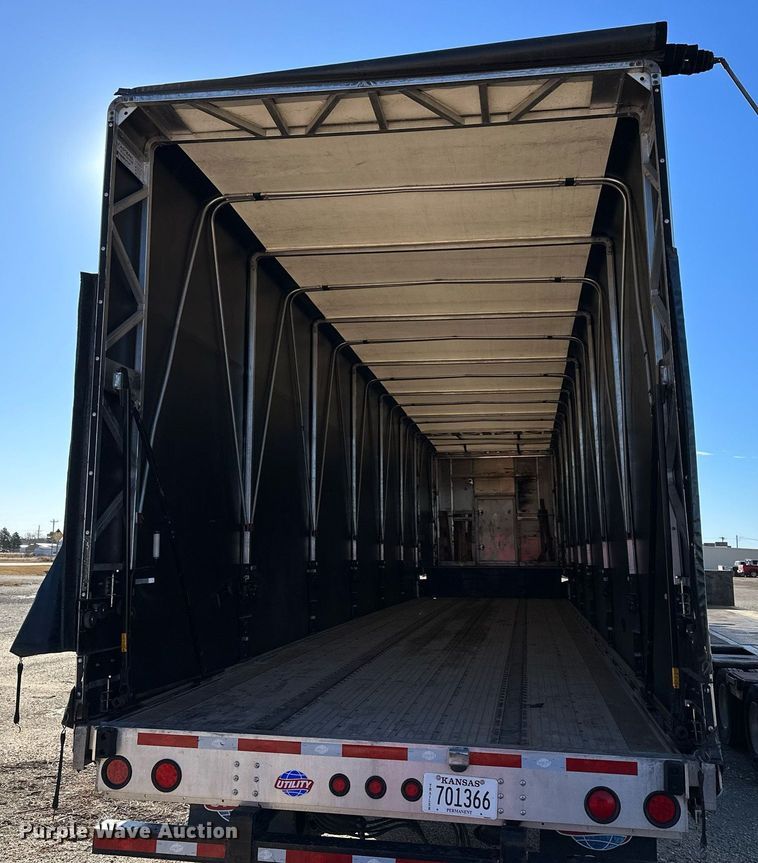 image for item NS9026 2020 Utility FS2CDHA side curtain trailer