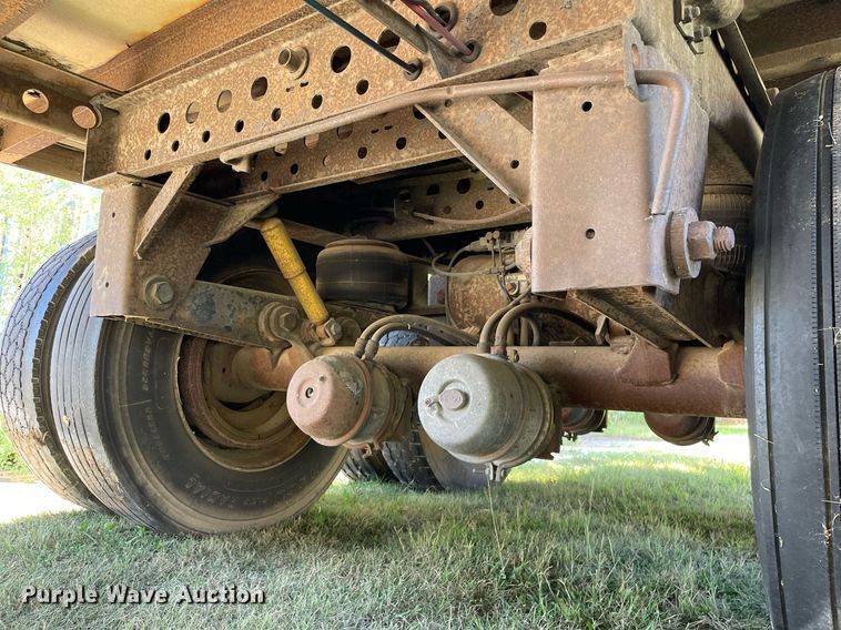 image for item NX9775 2000 Wabash  refrigerated van trailer