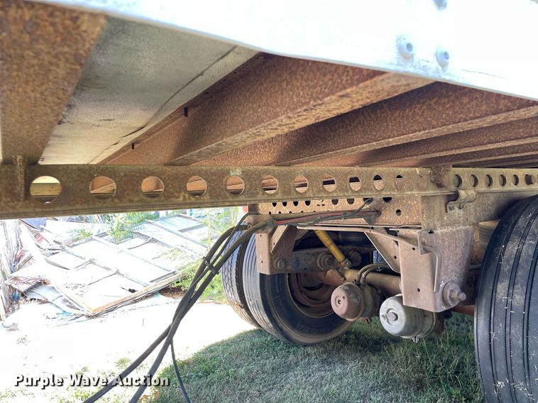 image for item NX9775 2000 Wabash  refrigerated van trailer