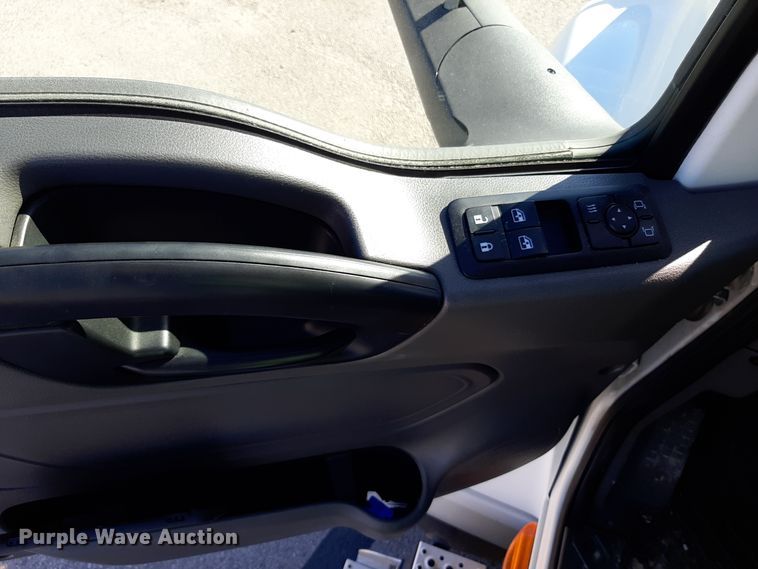 image for item OA9179 2018 International LT625  semi truck