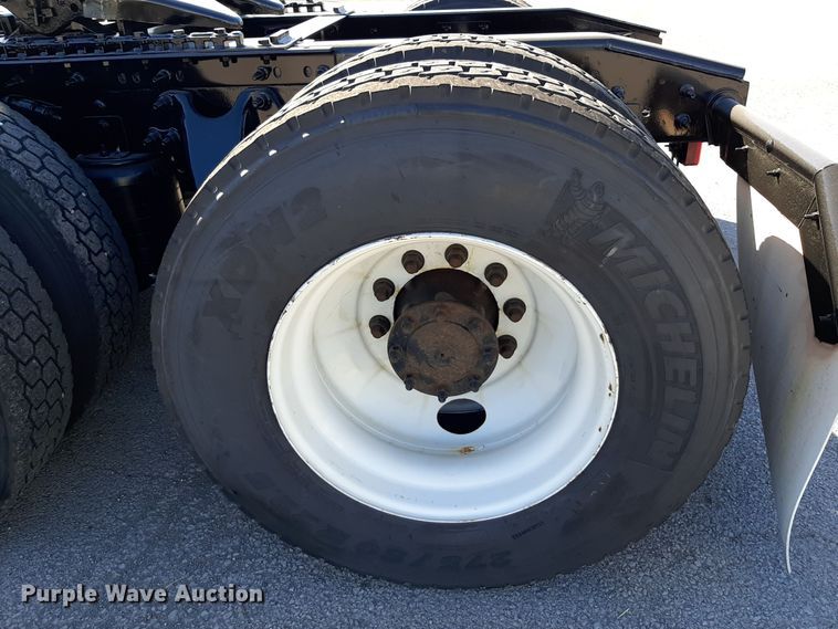 image for item OA9179 2018 International LT625  semi truck