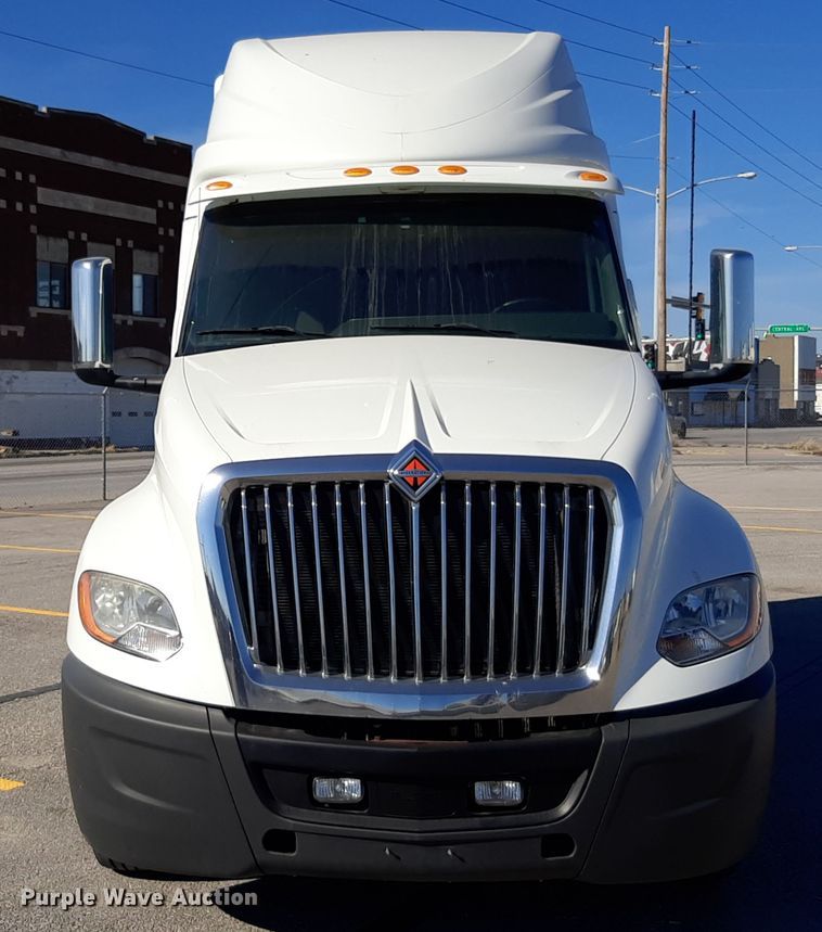 image for item OA9180 2018 International LT625  semi truck