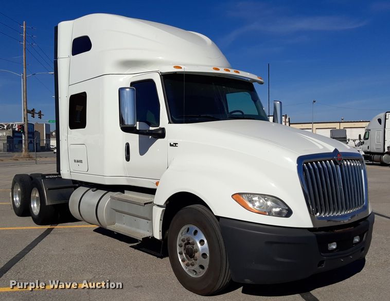 image for item OA9180 2018 International LT625  semi truck