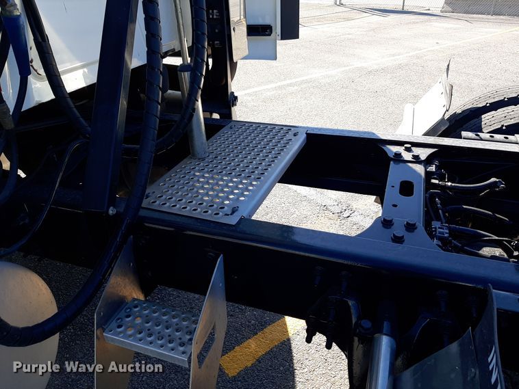 image for item OA9180 2018 International LT625  semi truck